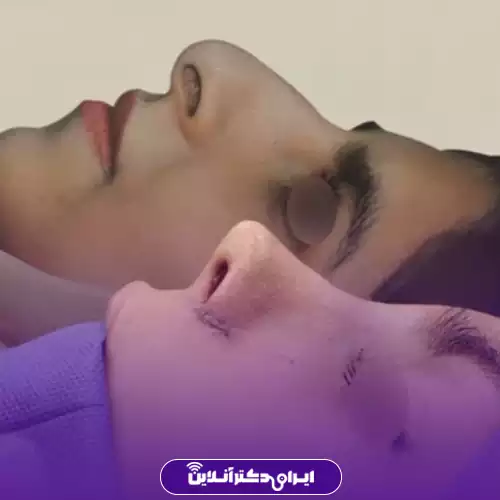 بیمار حین جراحی بینی استخوانی در اصفهان کنار عکس نیم‌رخ قبل از عمل، دکتر علیرضا مومنی